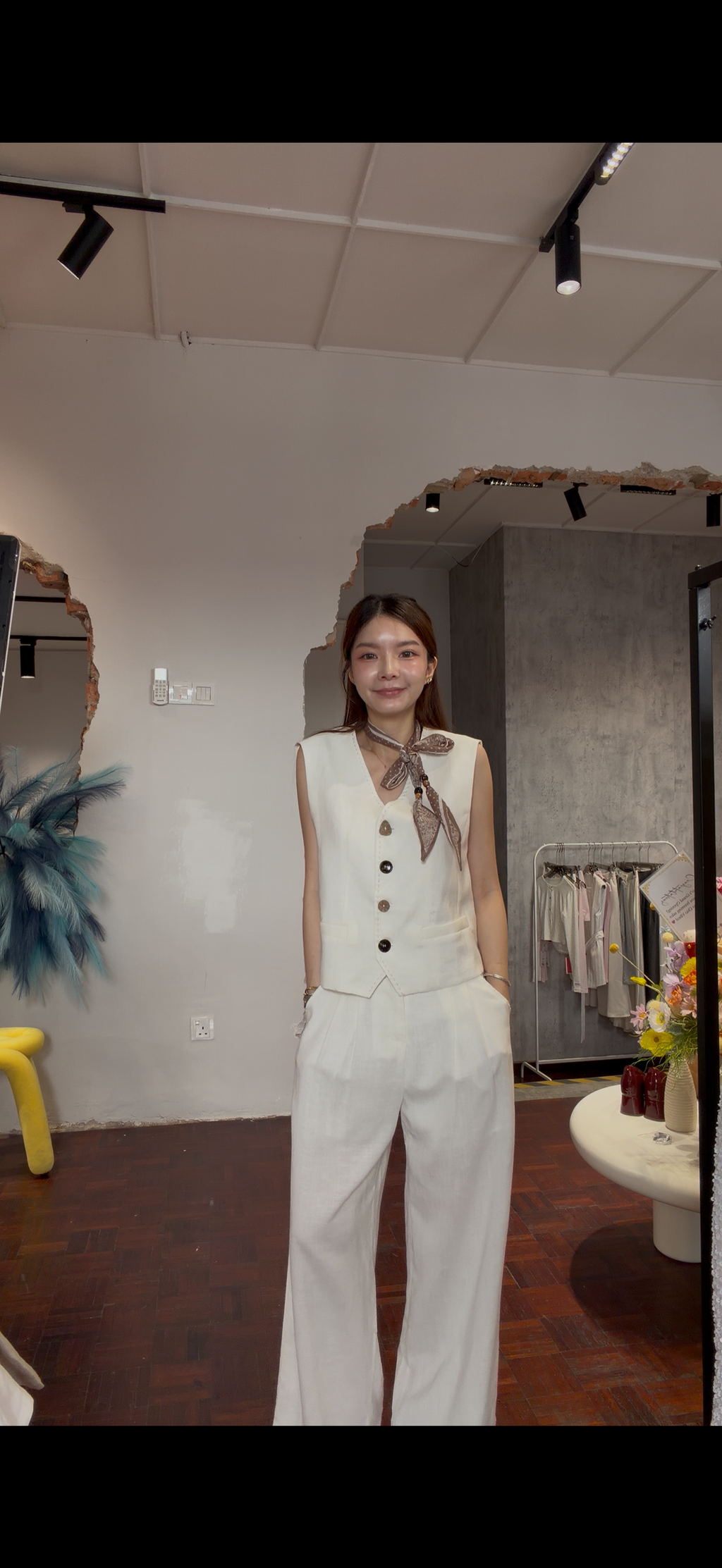 Linen V-Neck Wood-Button Cropped Vest | Madeline