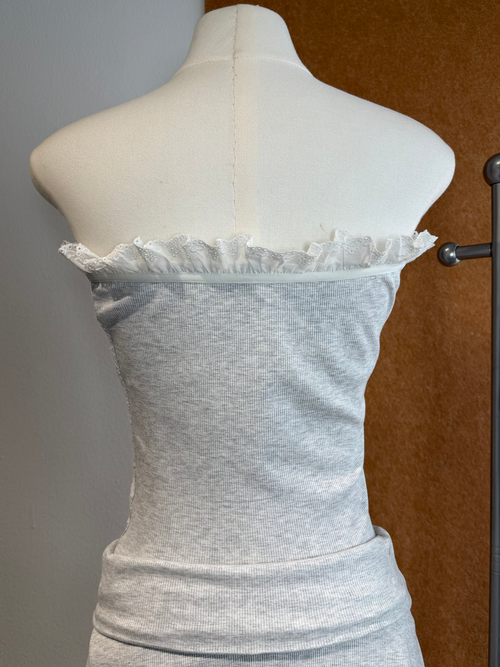 Broderie Anglaise Trim Ribbed Tube Top | Anika