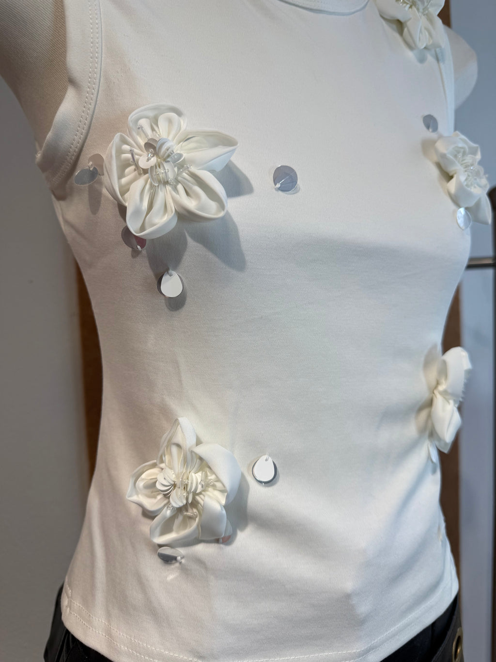 3D Floral Appliqué Fitted Tank Top | Phoebe