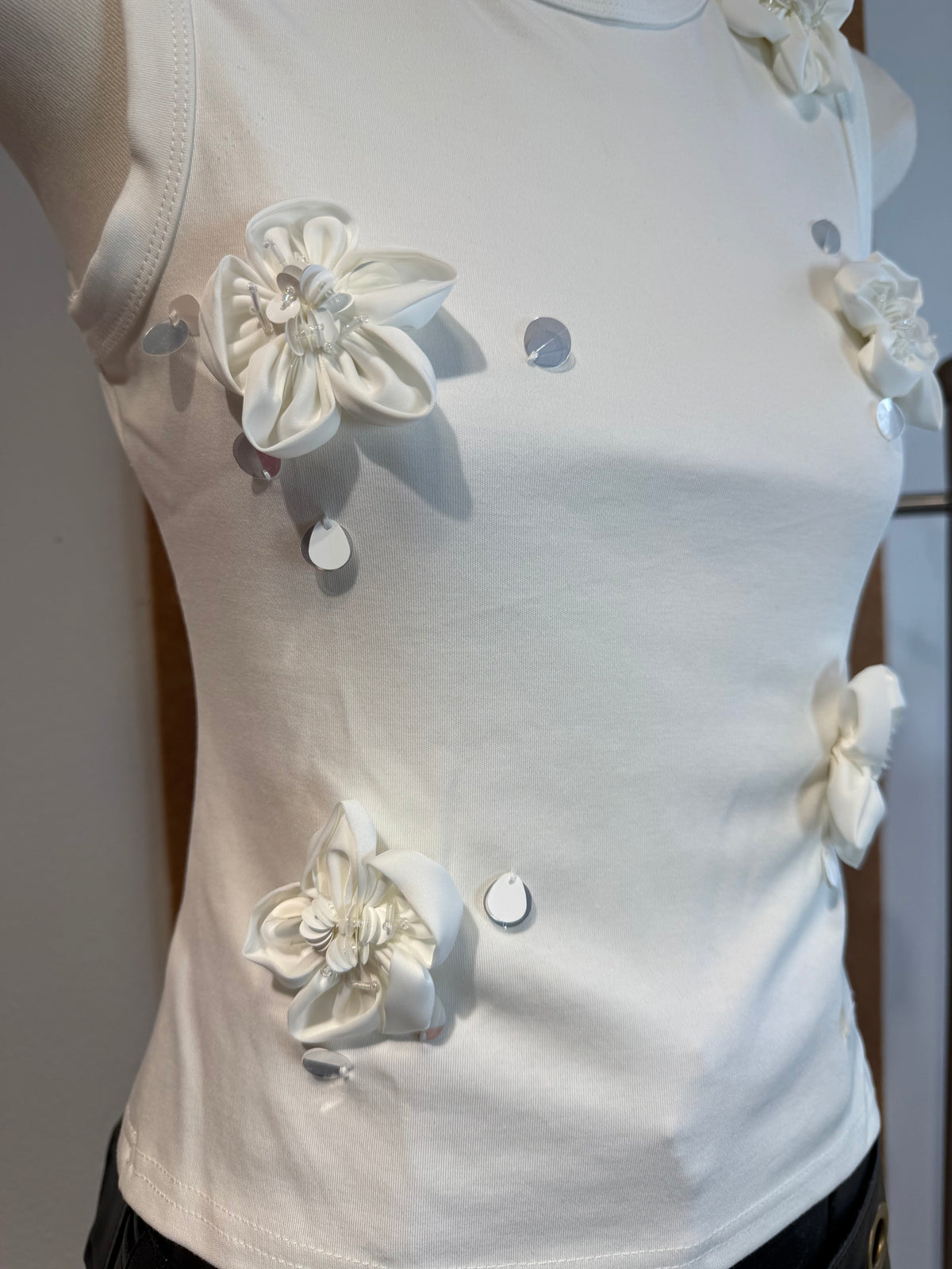 3D Floral Appliqué Fitted Tank Top | Phoebe