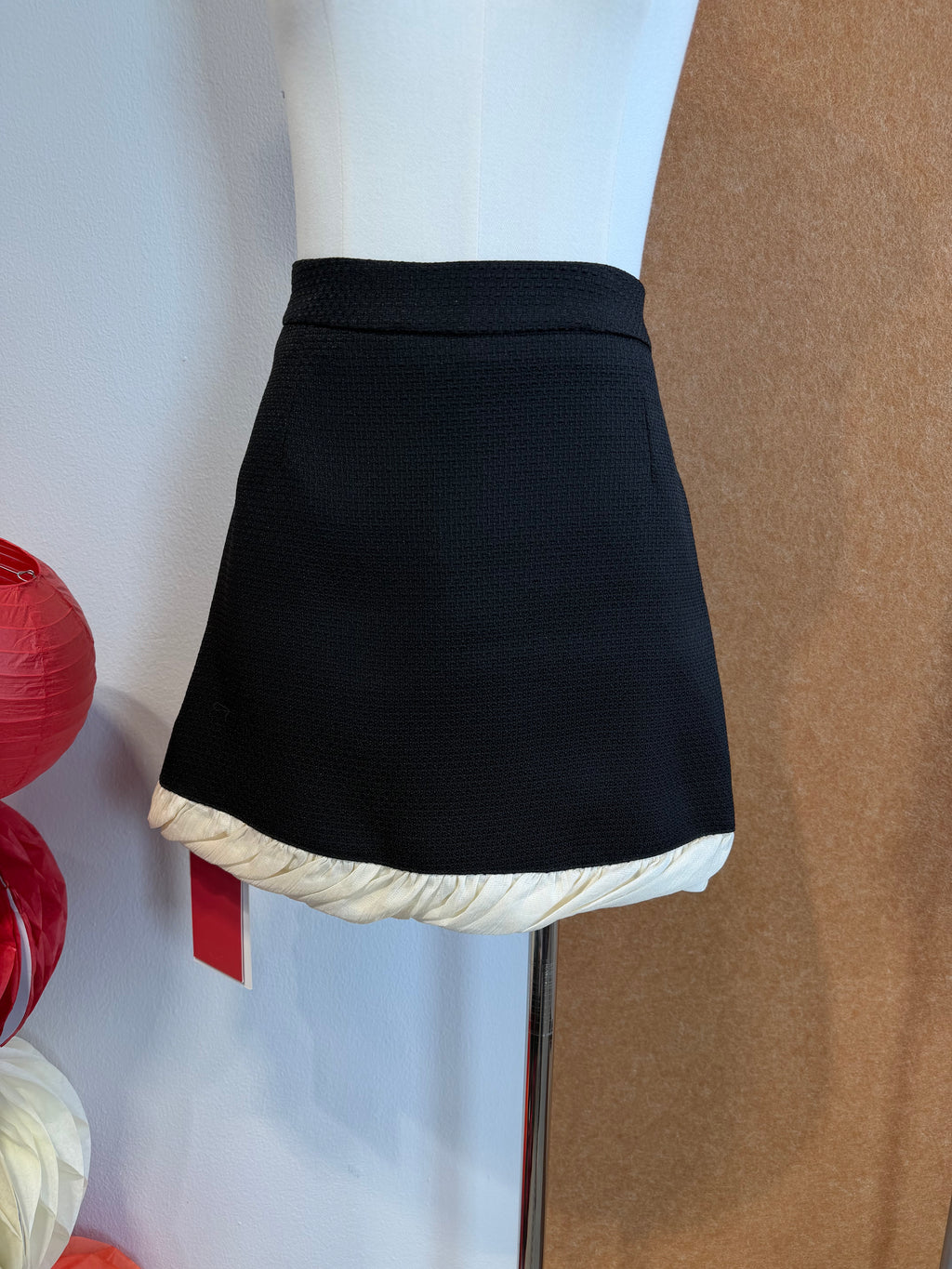 High-Waist Contrast Ruffle Hem Textured Mini Skirt | Alma