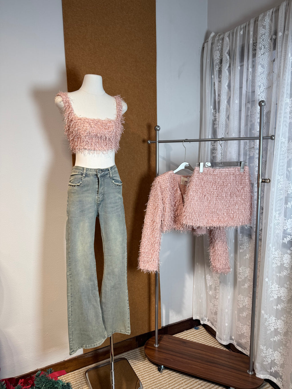 Feather-Fringe Square-Neck Crop Cami | Niaa