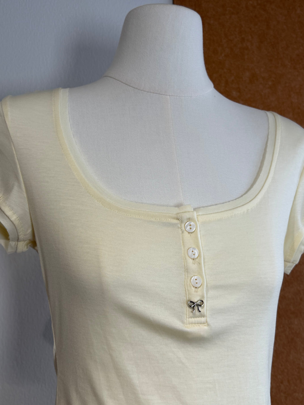 Scoop-Neck Button-Detail Crop Top | Eden Top