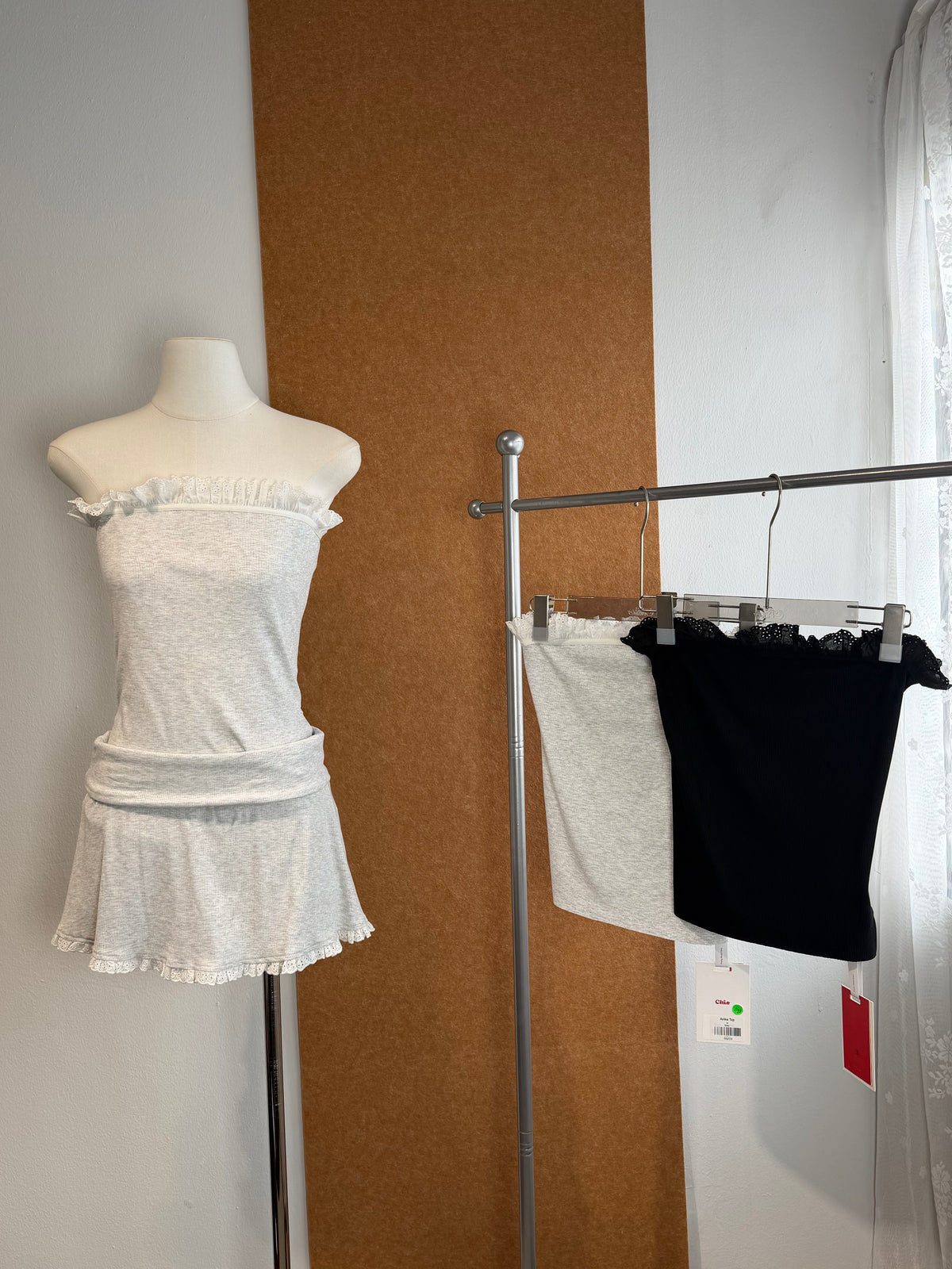 Broderie Anglaise Trim Ribbed Tube Top | Anika