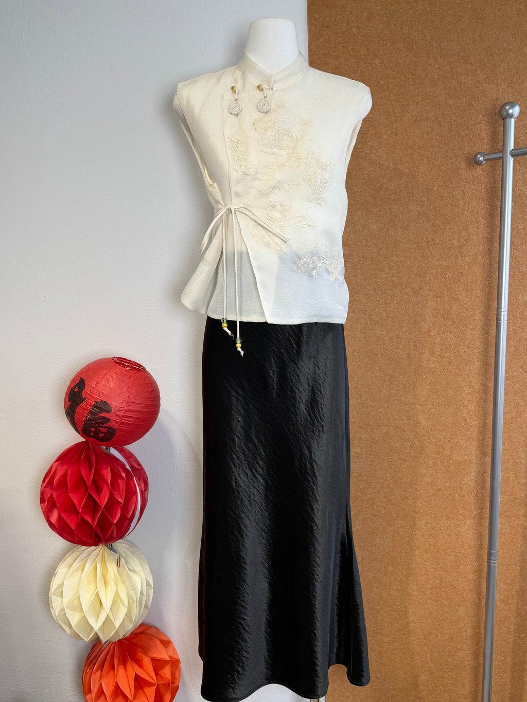 New Chinese Embroidered Frog Button Side-Tie Vest Top | Claire