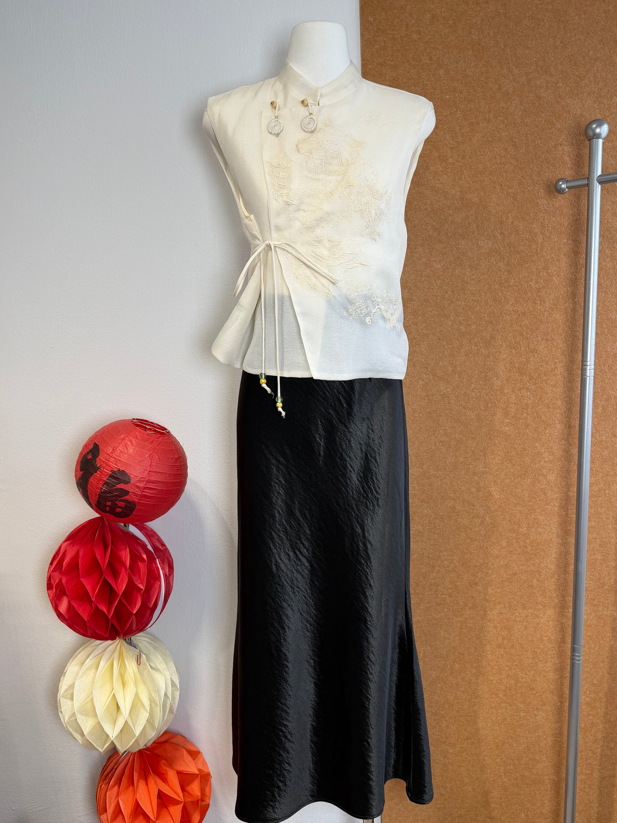 New Chinese Embroidered Frog Button Side-Tie Vest Top | Claire