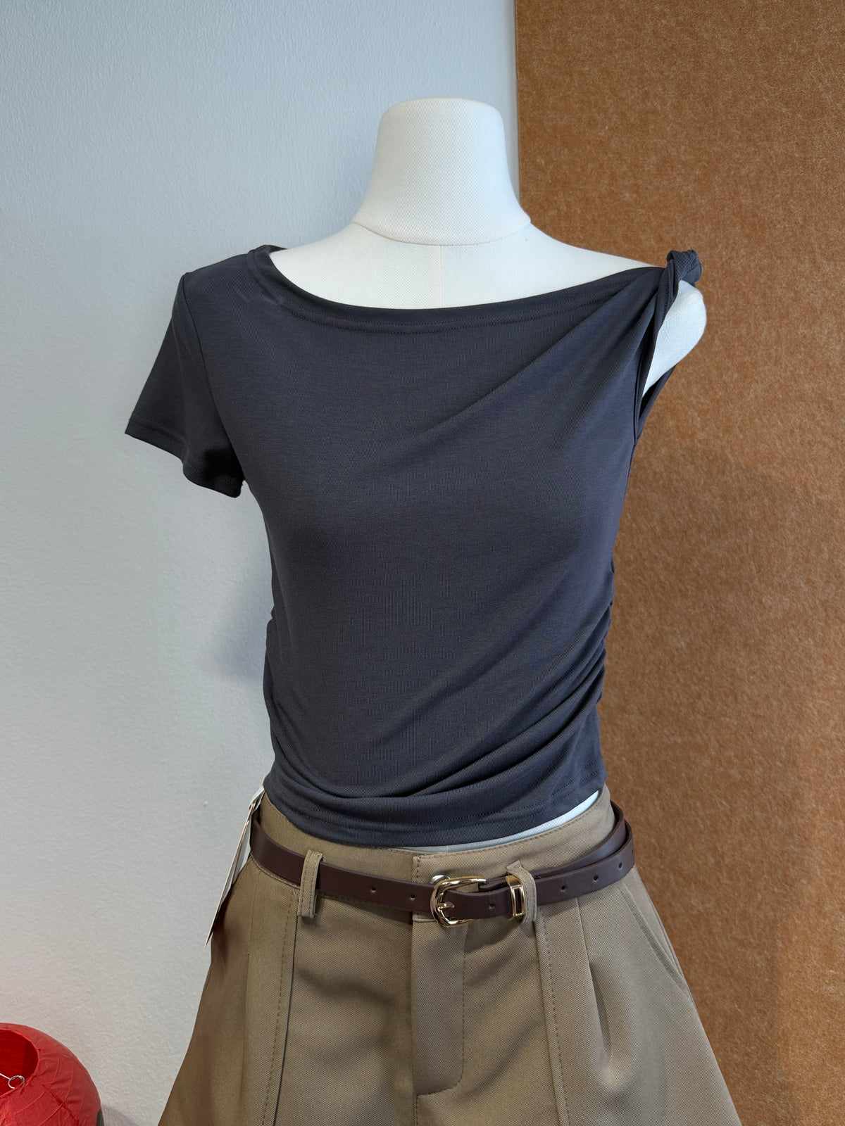 Off-Shoulder Knot Detail Ruched Fitted Knit Top | Muse