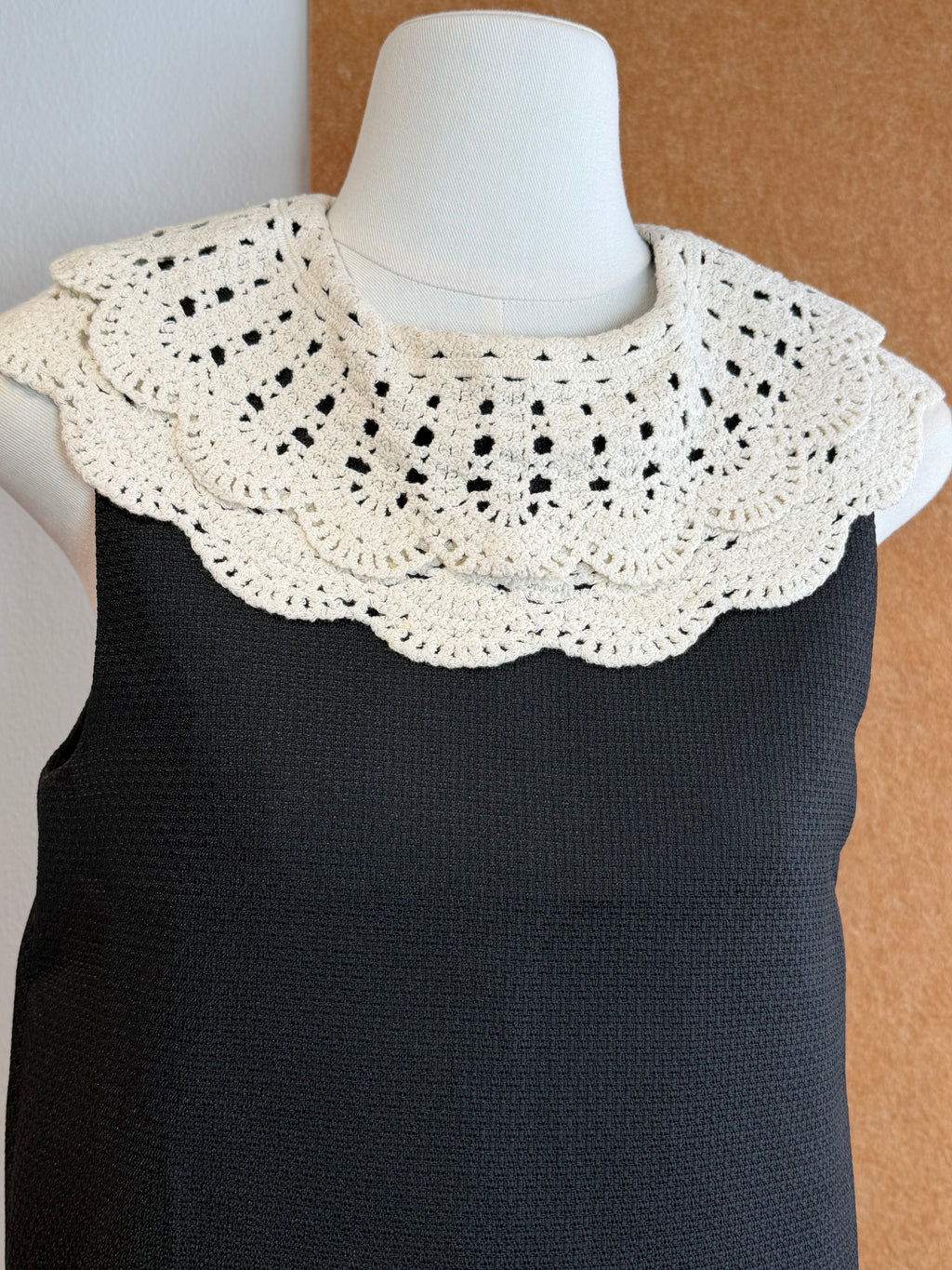Oversized Crochet-Collar Textured Sleeveless Crop Top | Tova