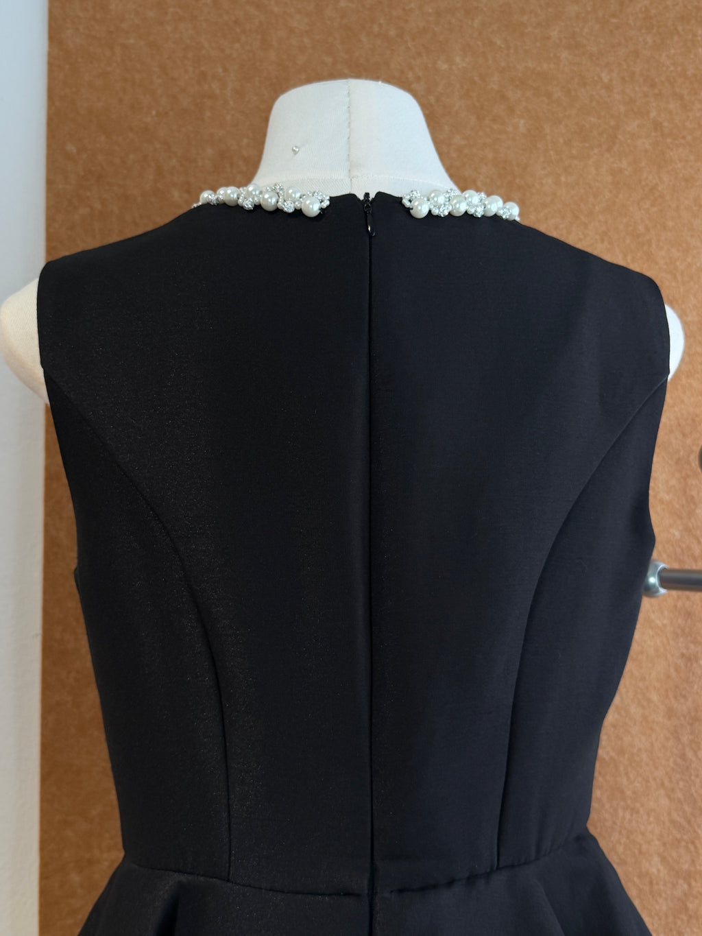 Pearl-Collar Peplum Bodice Tulle Contrast Dress | Giselle