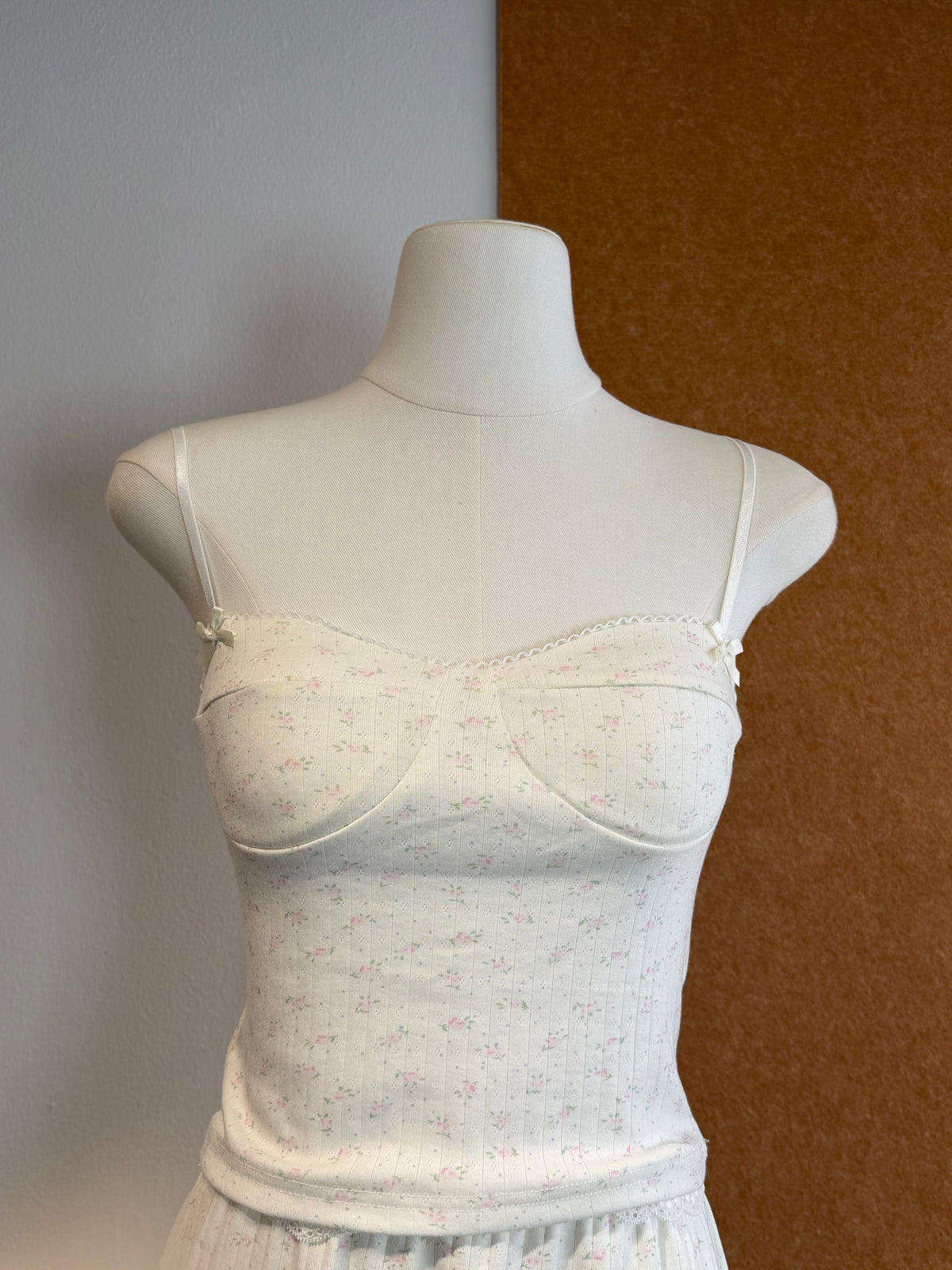 Sweetheart Lace-Trim Spaghetti-Strap Crop Top | Cyra
