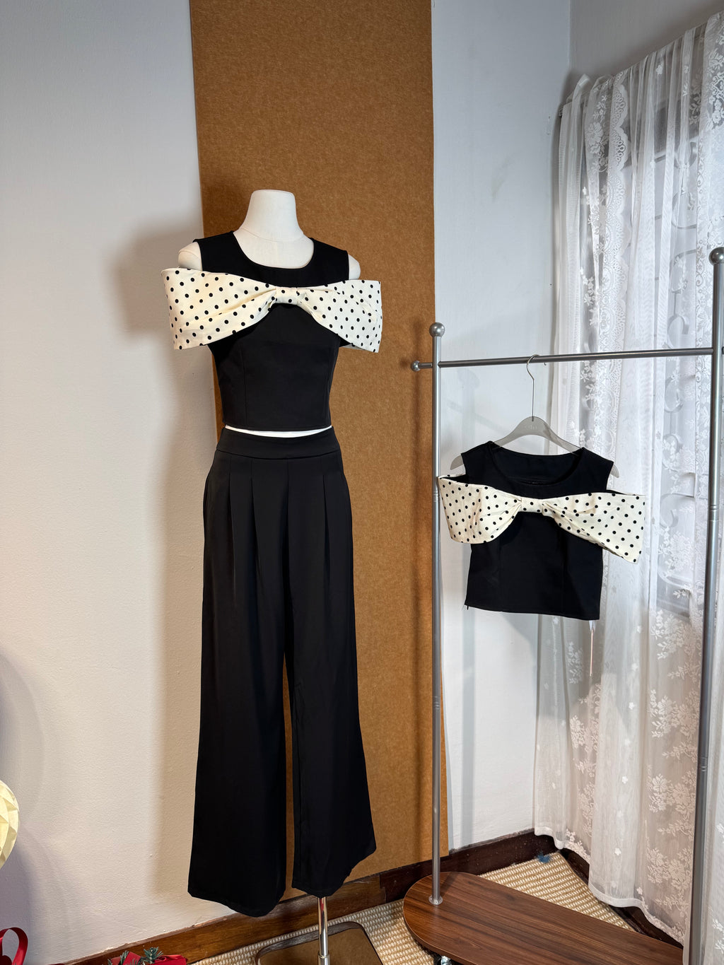 Polka-Dot Bow Cold-Shoulder Fitted Crop Top | Amira