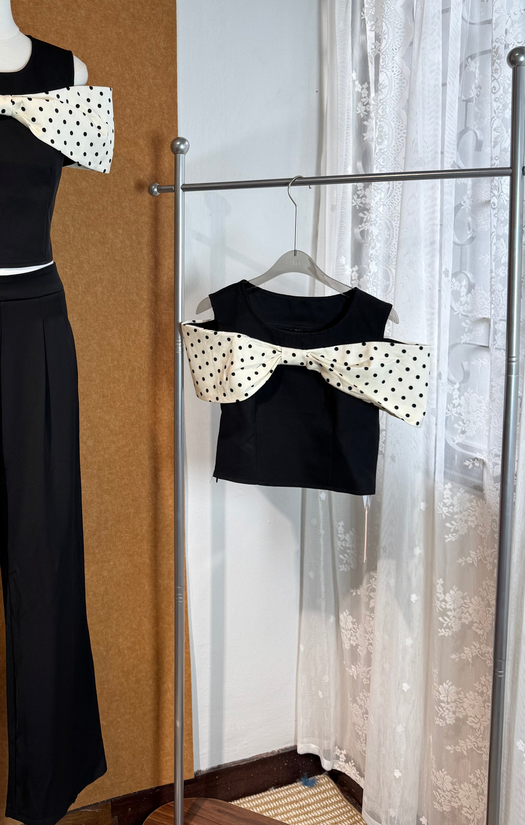 Polka-Dot Bow Cold-Shoulder Fitted Crop Top | Amira
