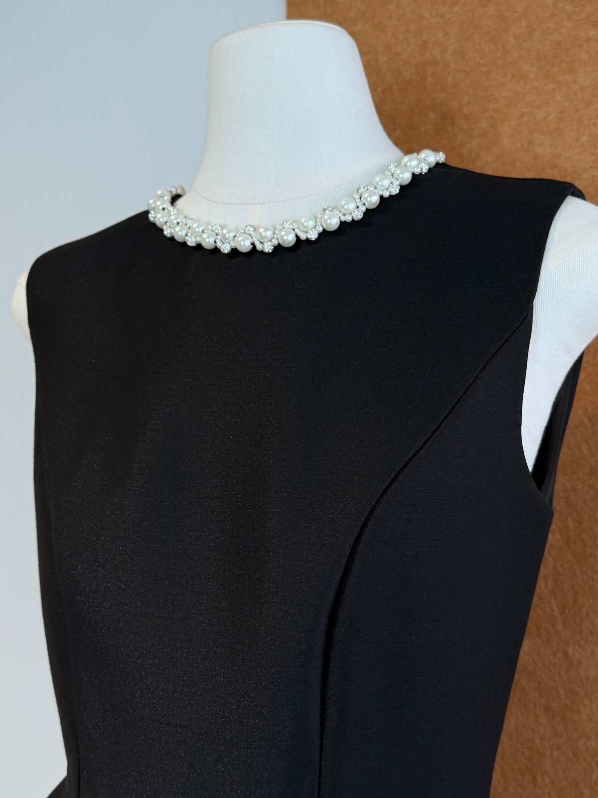 Pearl-Collar Peplum Bodice Tulle Contrast Dress | Giselle