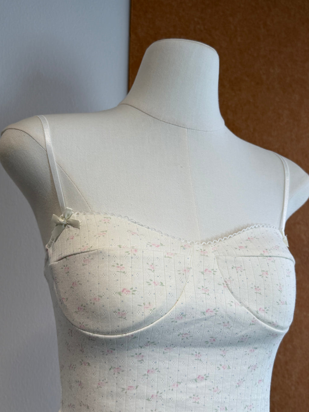Sweetheart Lace-Trim Spaghetti-Strap Crop Top | Cyra