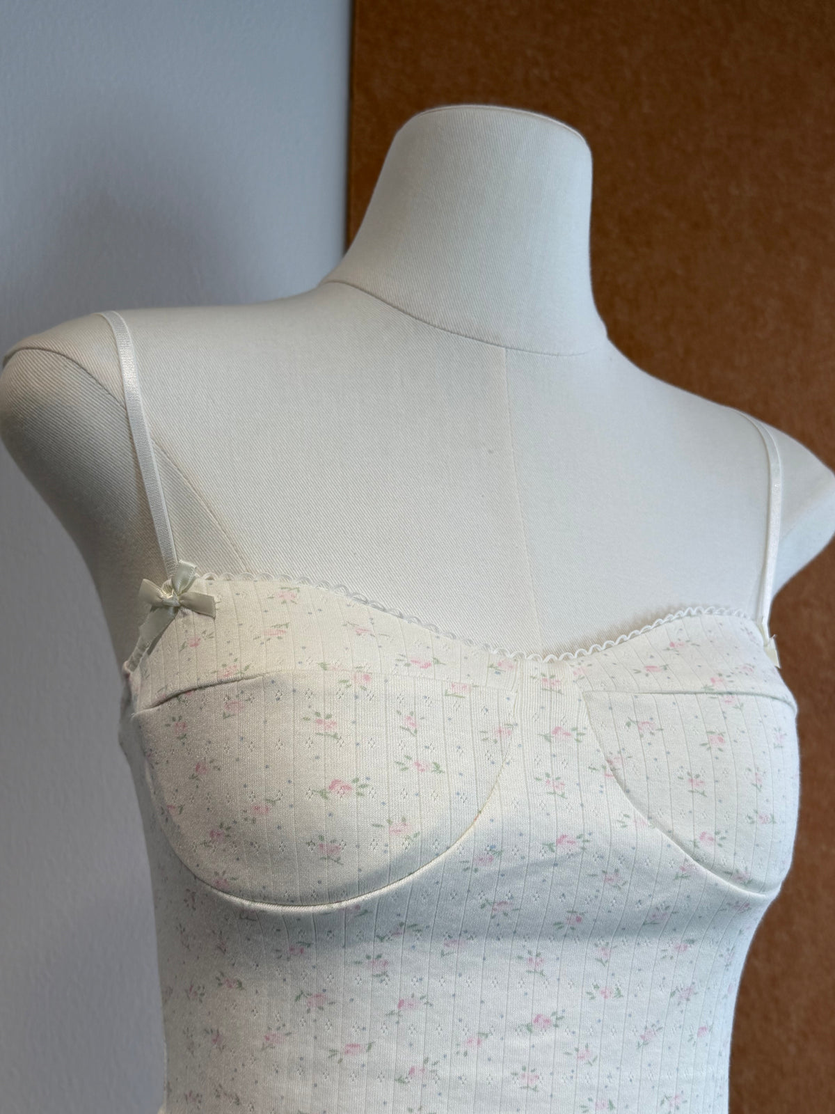 Sweetheart Lace-Trim Spaghetti-Strap Crop Top | Cyra