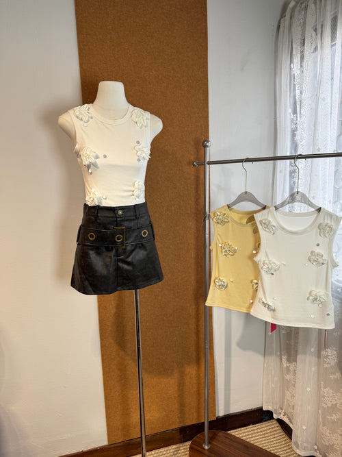 3D Floral Appliqué Fitted Tank Top | Phoebe