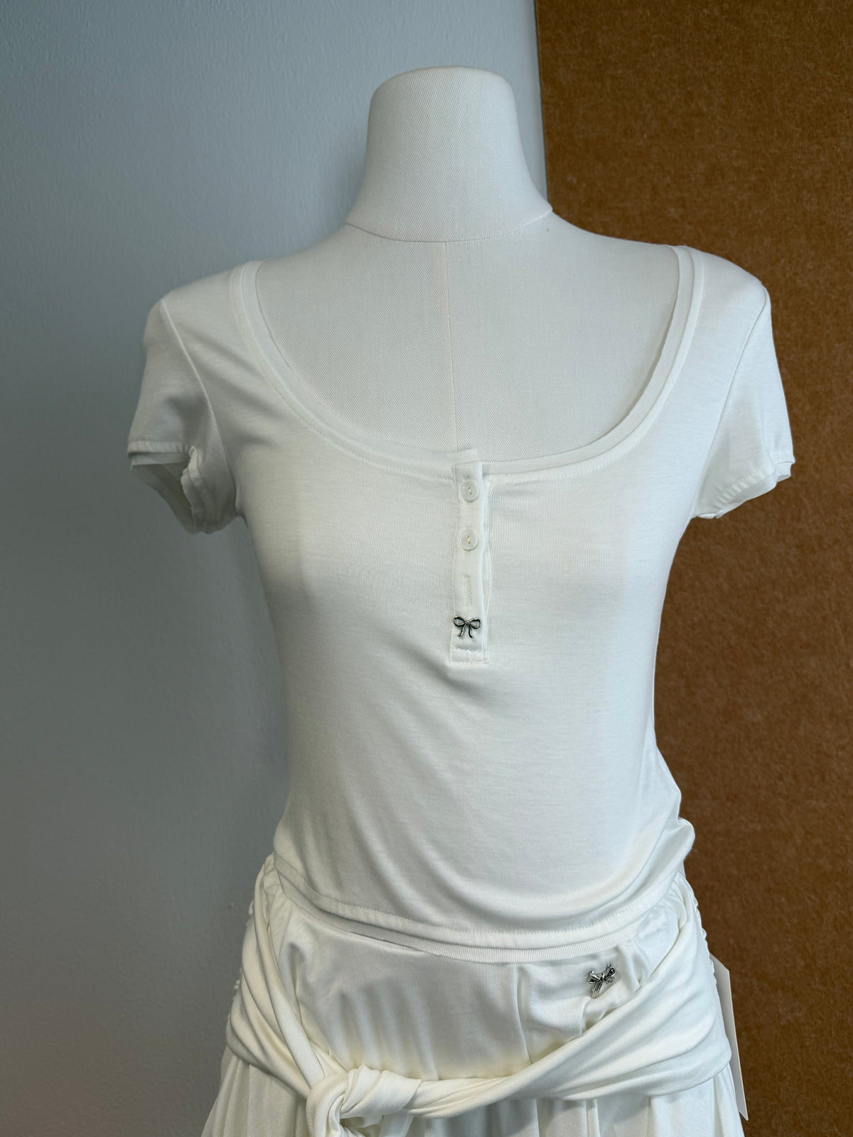 Scoop-Neck Button-Detail Crop Top | Eden Top