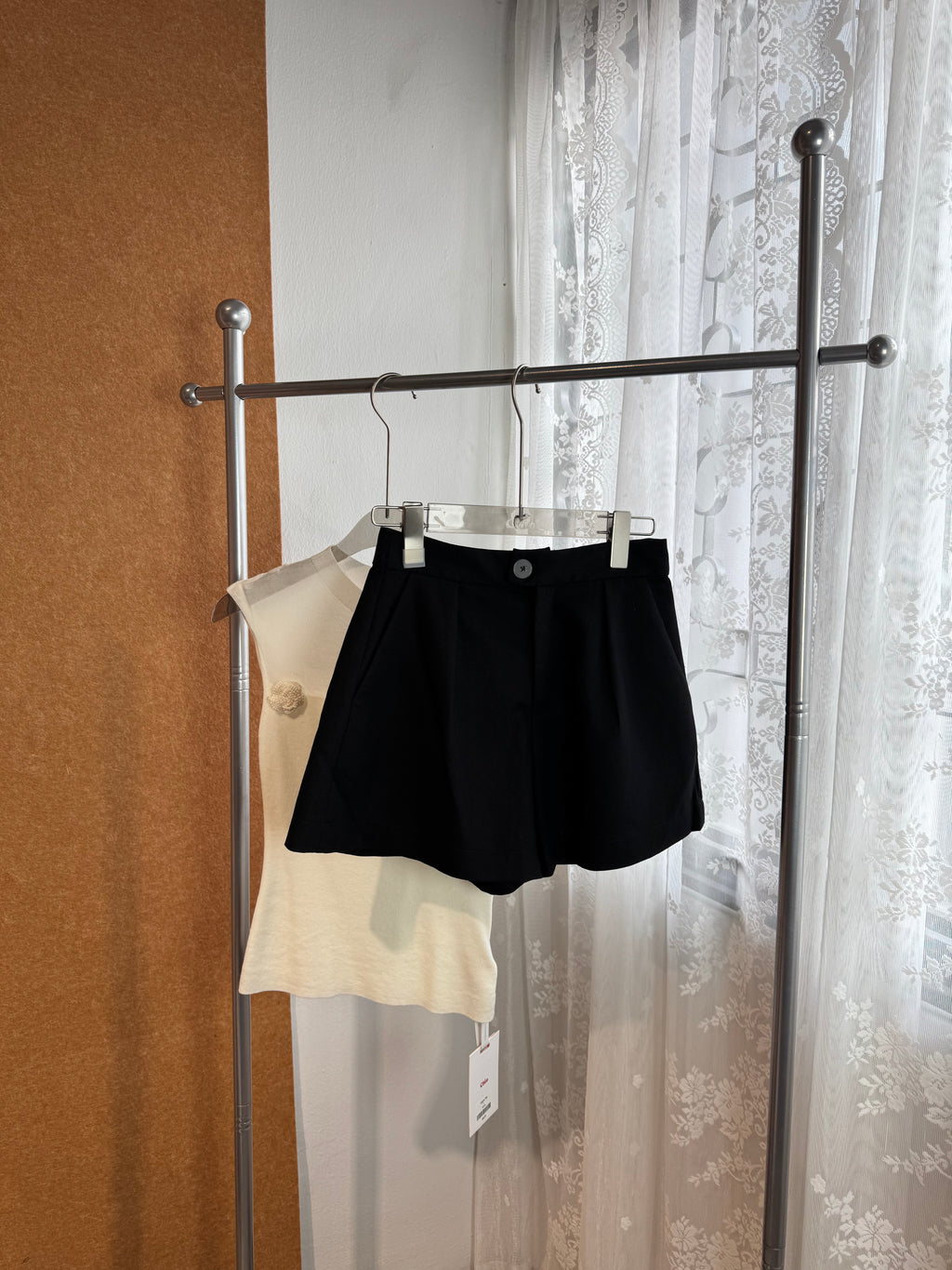 High-Waist Pleated Wide-Leg Suiting Shorts | Kameaa