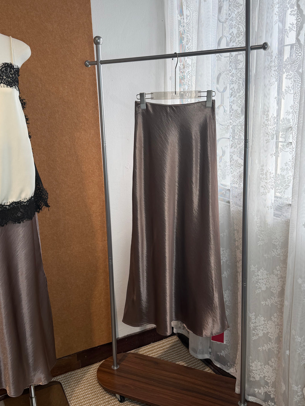 Hammered Satin Midi Skirt | Dahlia