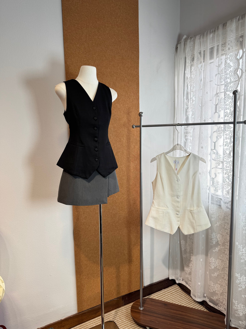 V-Neck Pointed-Hem Tailored Suit Vest | Kamea