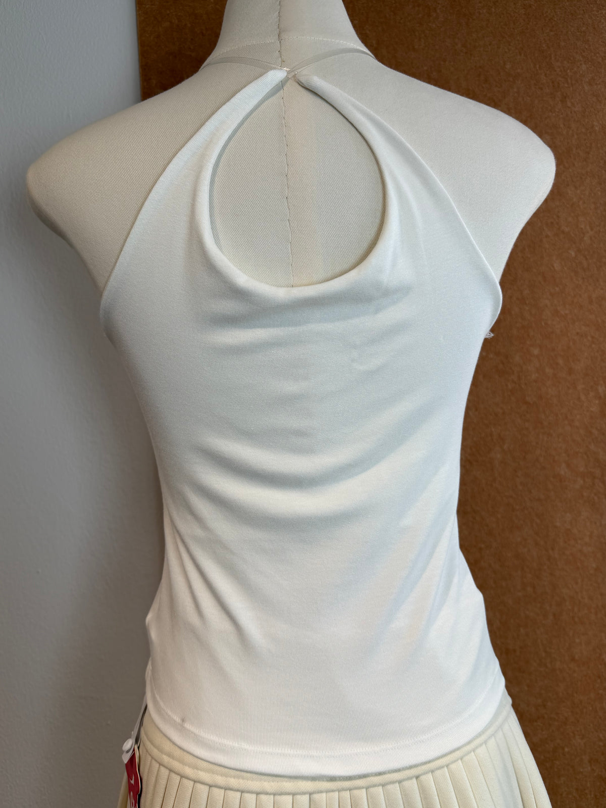Sleeveless Qipao-Inspired Cross-Neck Halter Crop Top with Open Back and Lace Trim | Mon