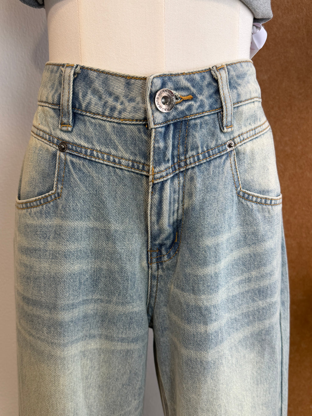 Light-Wash Wide-Leg Jeans | Berry Bottom