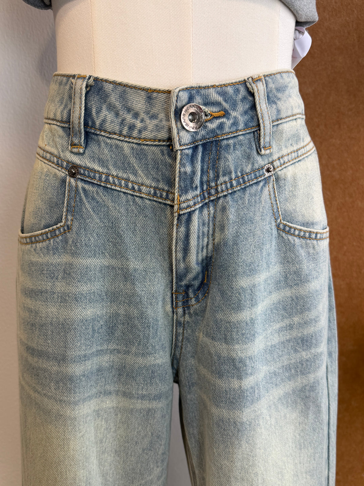Light-Wash Wide-Leg Jeans | Berry Bottom