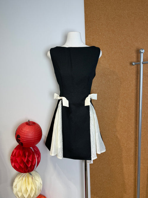 Bow Tie Pleated Panel Contrast Sleeveless Mini Dress | Kimly