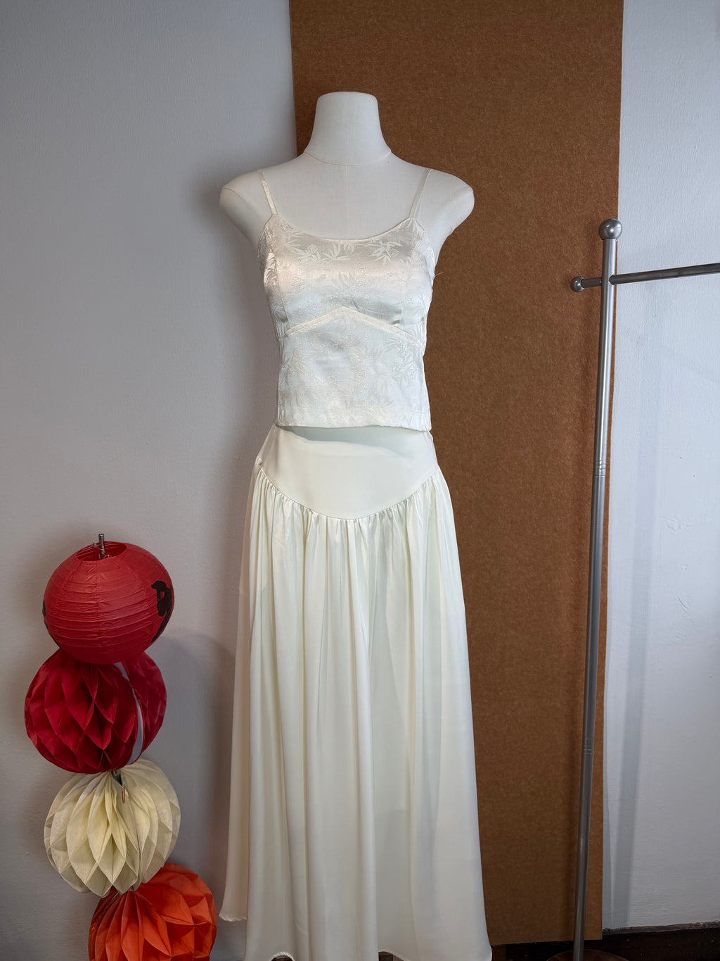 Bamboo Jacquard Satin Cami Crop Top with Built-In Cups | Bina