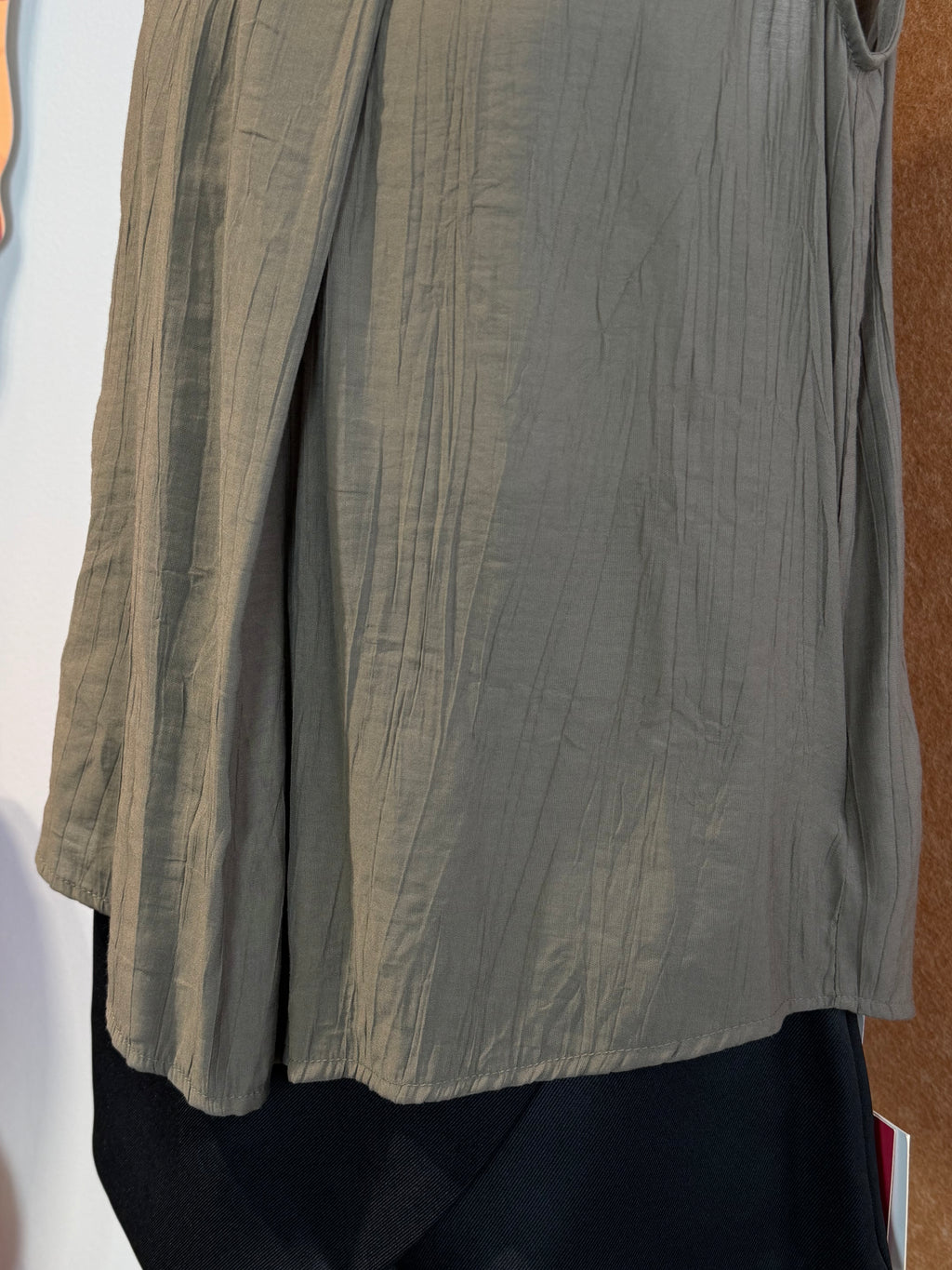 Crinkle-Pleat Stand-Collar Sleeveless Top | Cyrene