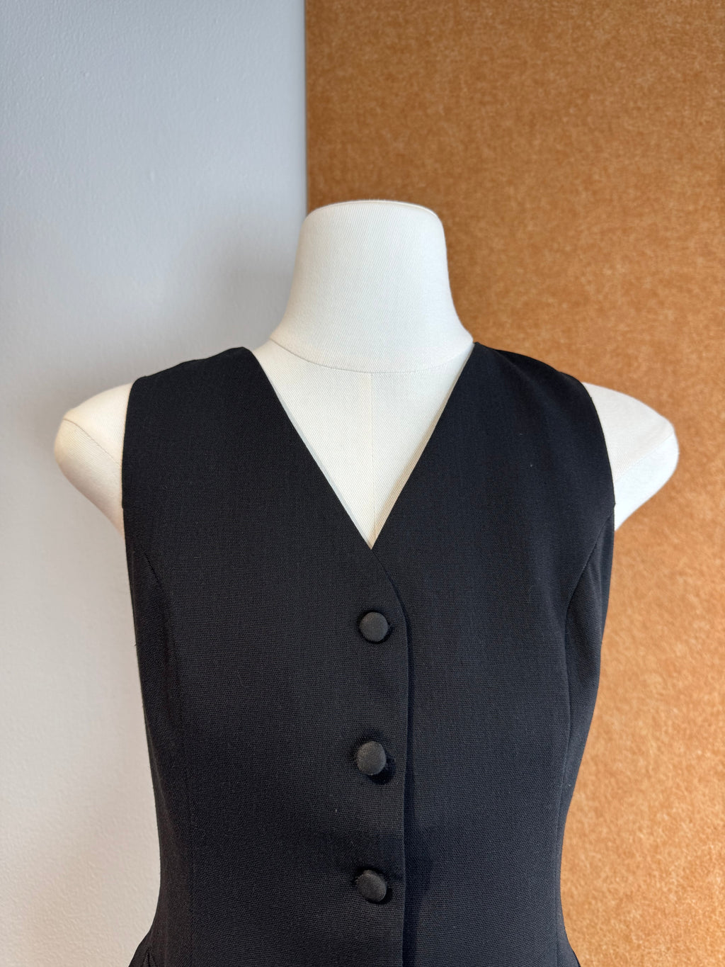 V-Neck Pointed-Hem Tailored Suit Vest | Kamea