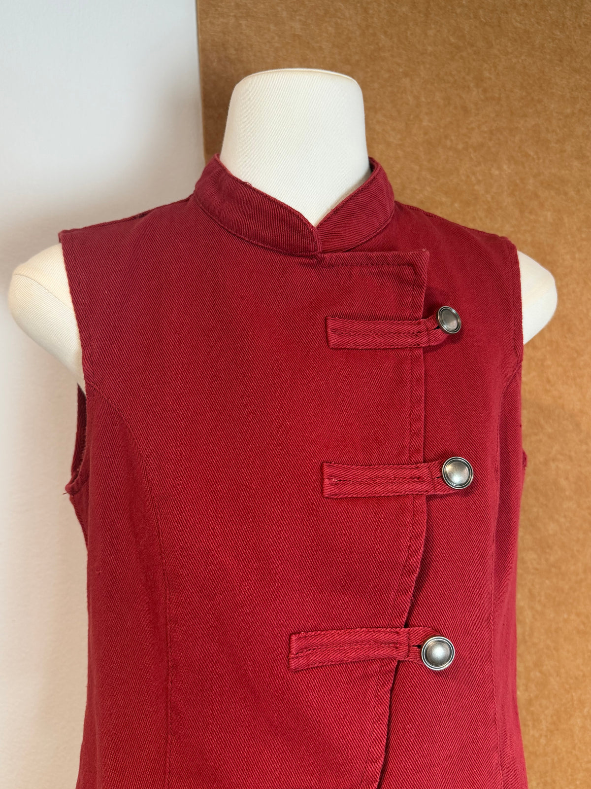 Red Mandarin-Collar Sleeveless Vest | Uzma Top
