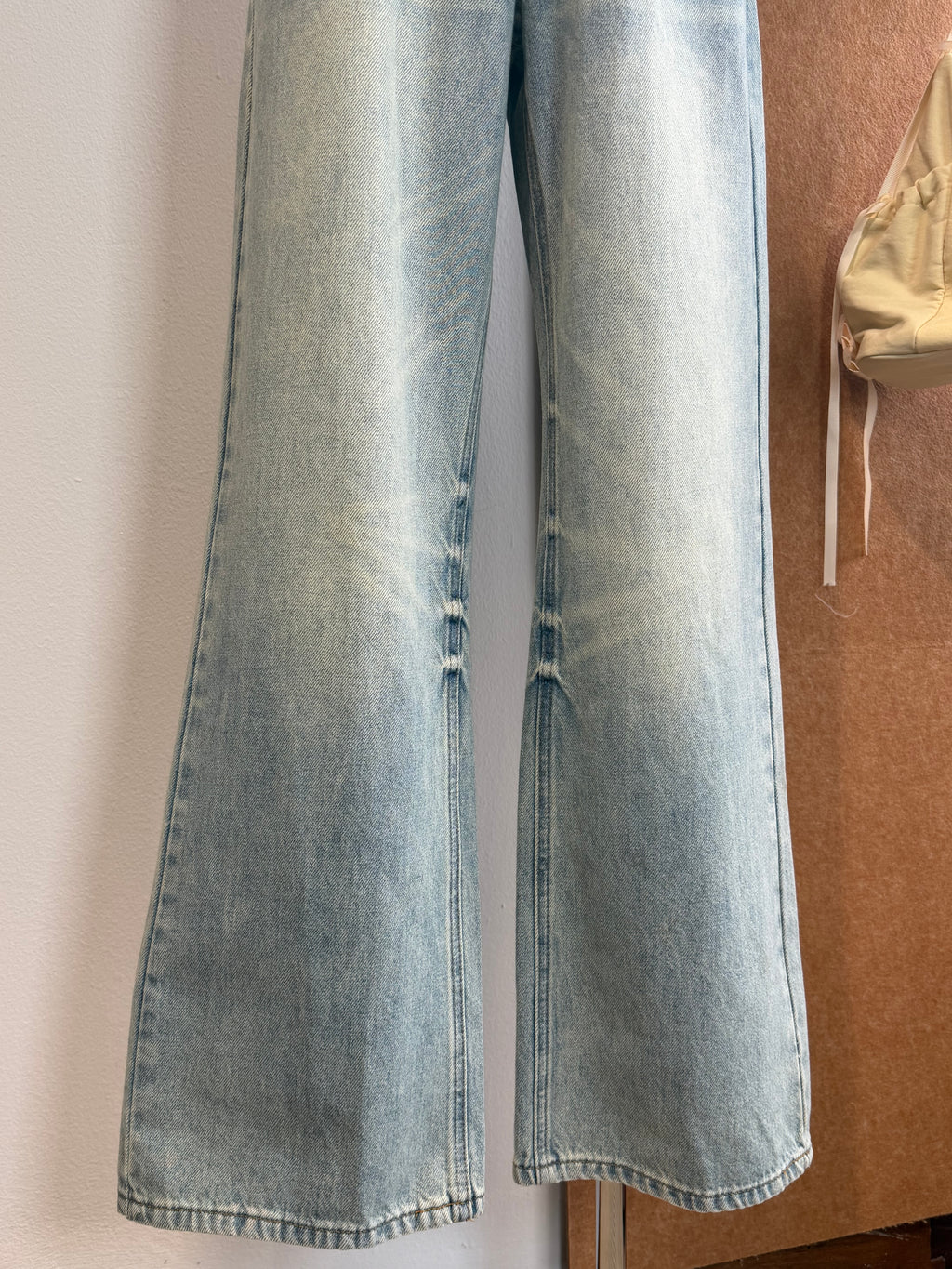 Light-Wash Wide-Leg Jeans | Berry Bottom