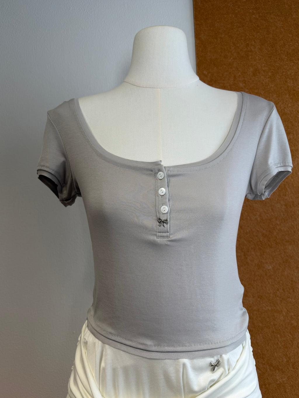 Scoop-Neck Button-Detail Crop Top | Eden Top