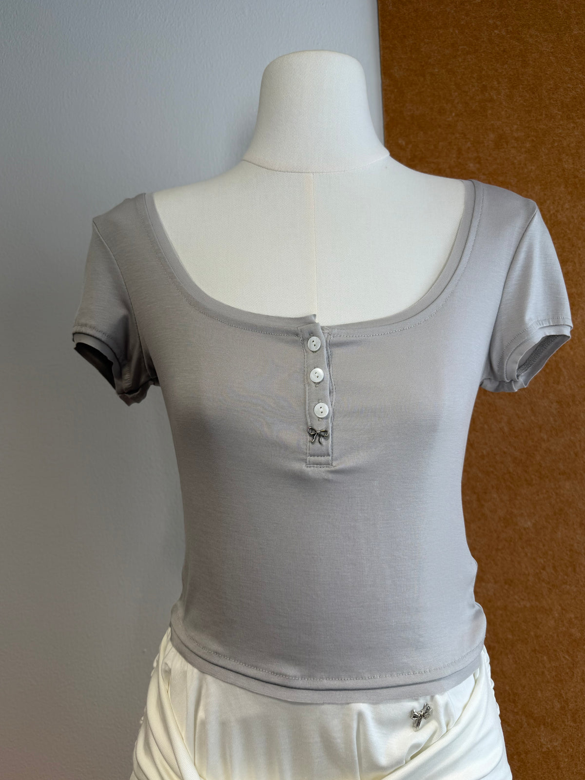 Scoop-Neck Button-Detail Crop Top | Eden Top