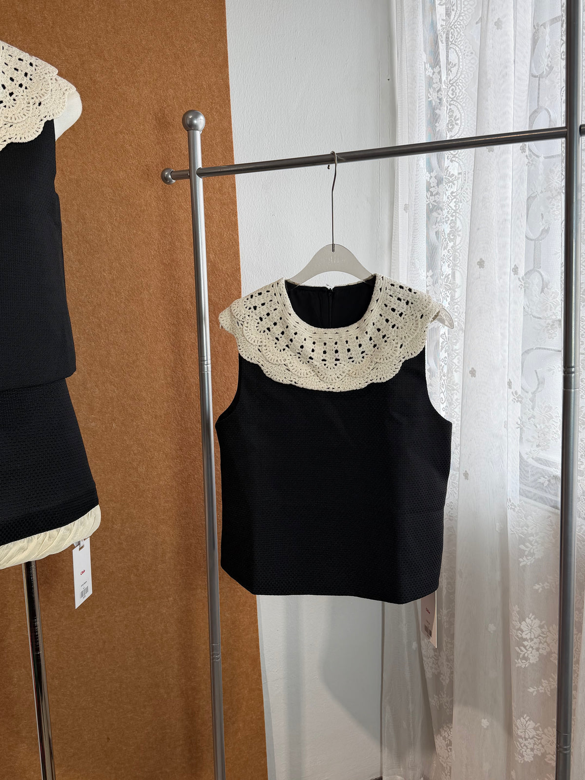 Oversized Crochet-Collar Textured Sleeveless Crop Top | Tova