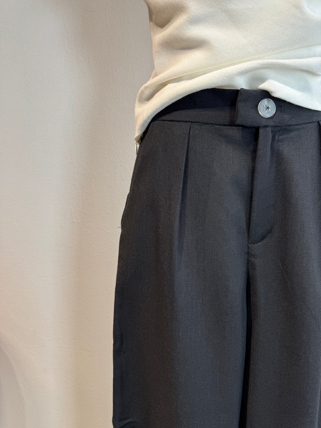 High-Waist Pleated Wide-Leg Linen Trousers | Kamea