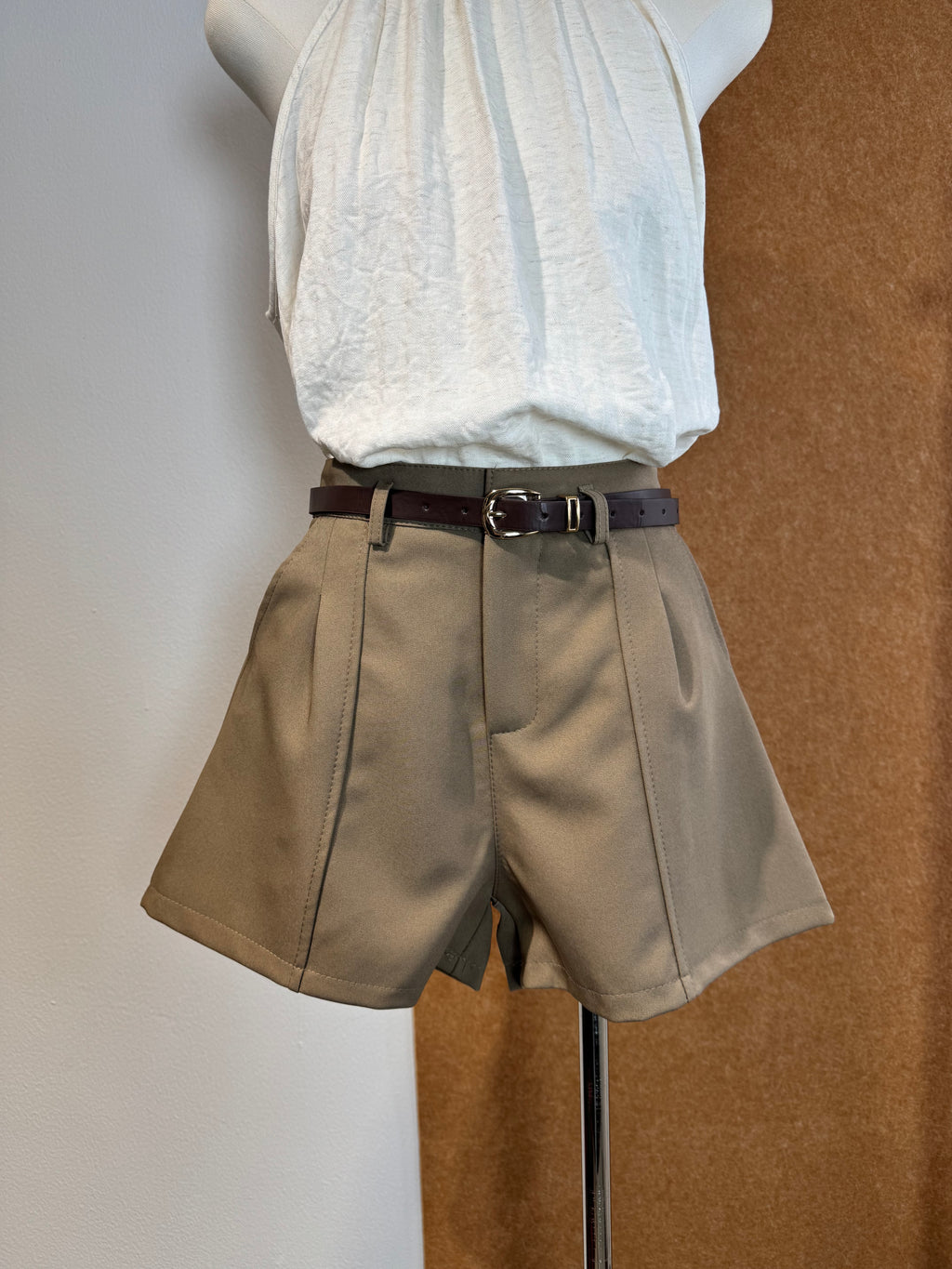 High-Waist Pleated Shorts | Paloma