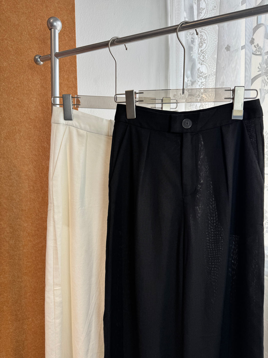 High-Waist Pleated Wide-Leg Linen Trousers | Kamea