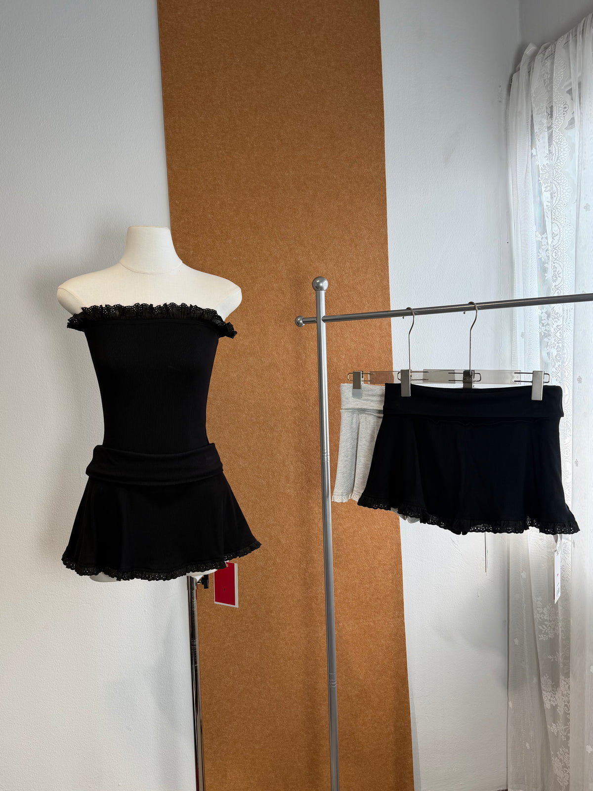 Broderie Anglaise Trim Ribbed Mini Skirt | Anika