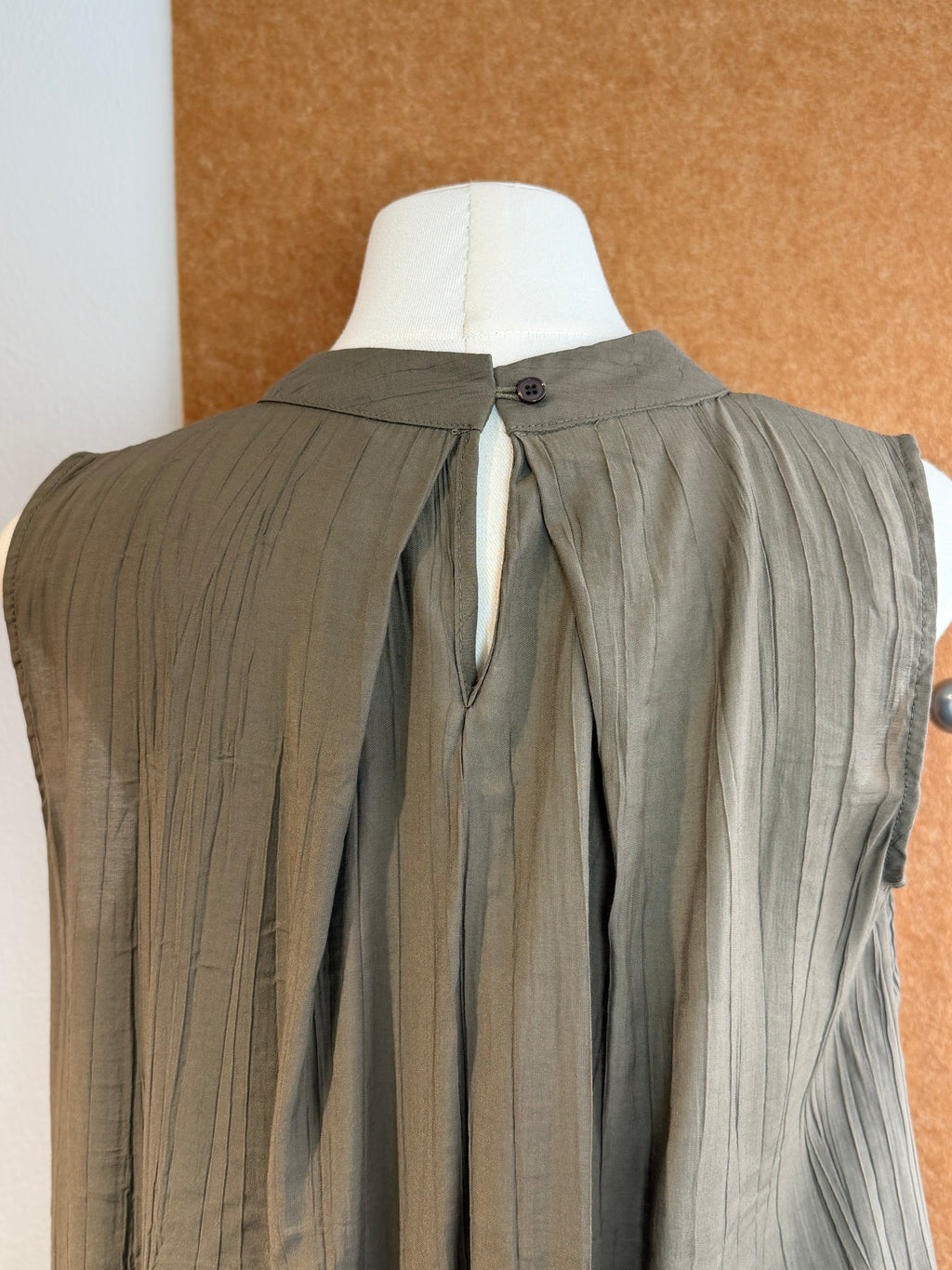 Crinkle-Pleat Stand-Collar Sleeveless Top | Cyrene