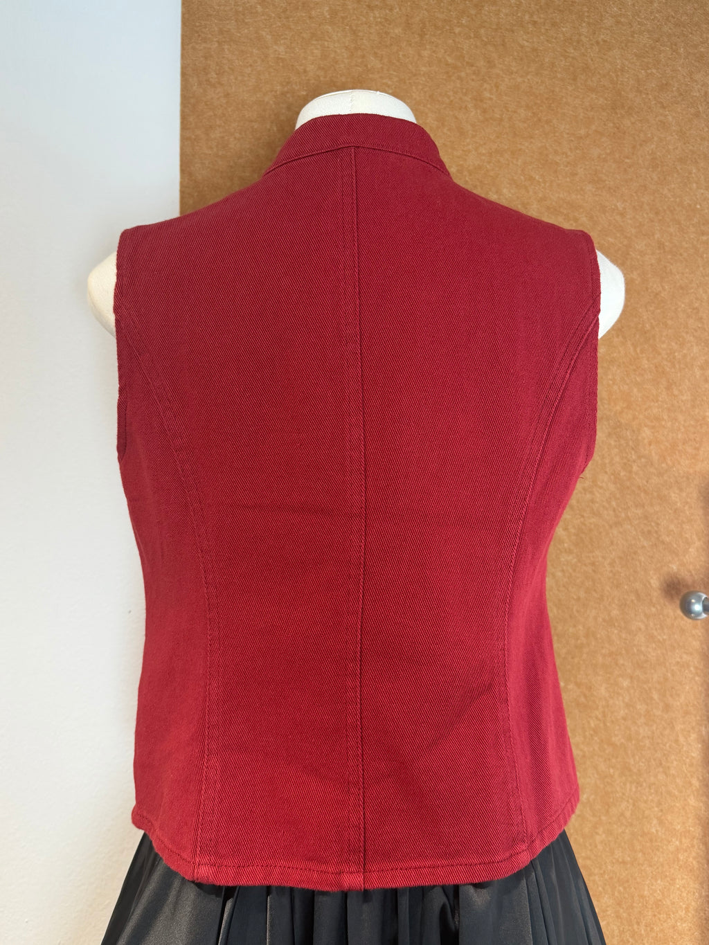 Red Mandarin-Collar Sleeveless Vest | Uzma Top