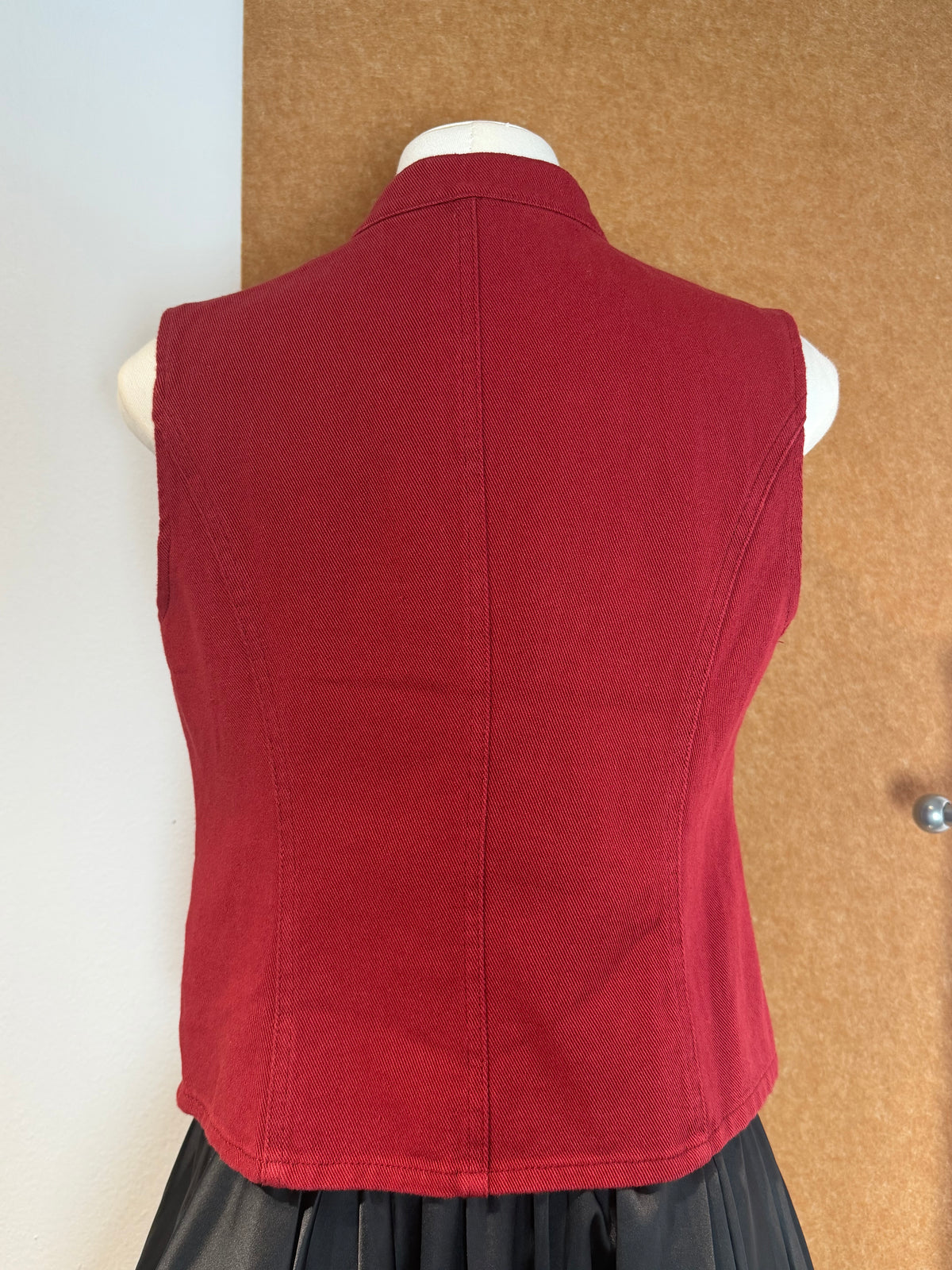 Red Mandarin-Collar Sleeveless Vest | Uzma Top