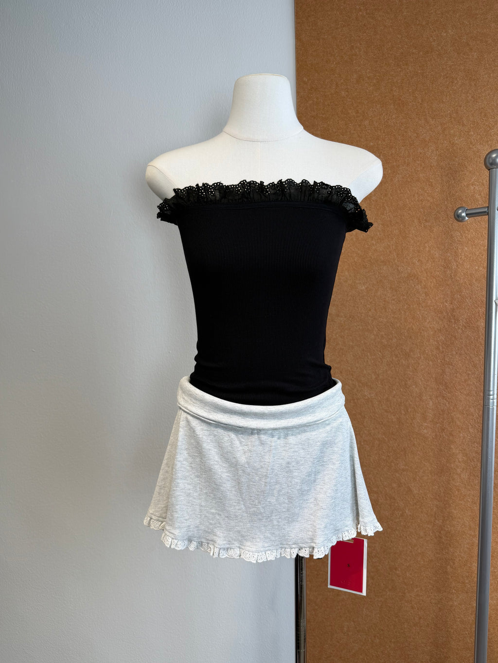 Broderie Anglaise Trim Ribbed Mini Skirt | Anika