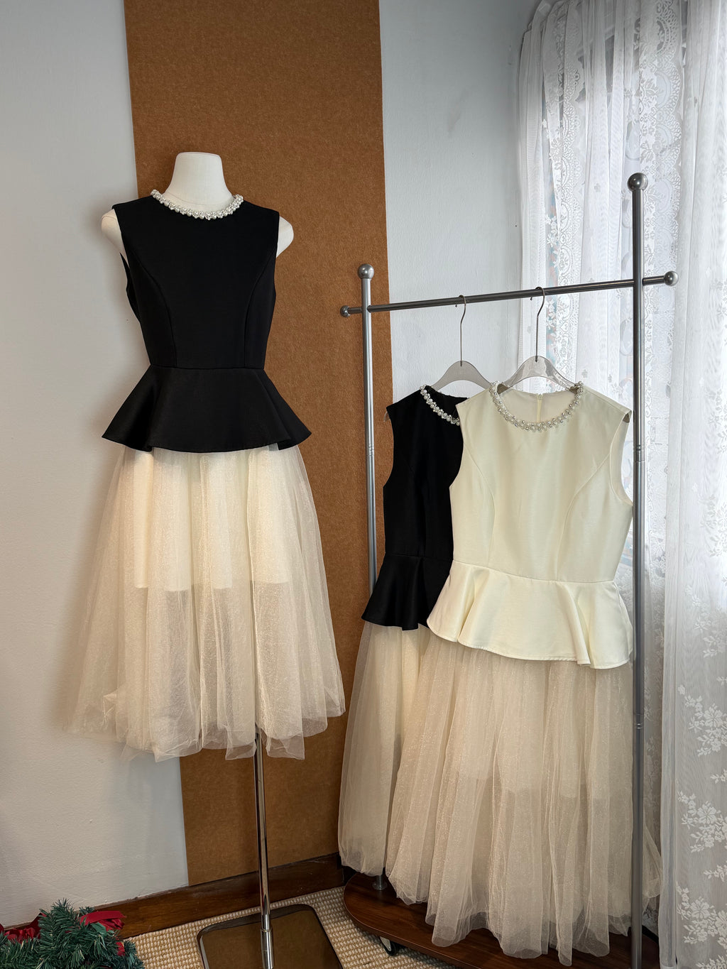 Pearl-Collar Peplum Bodice Tulle Contrast Dress | Giselle