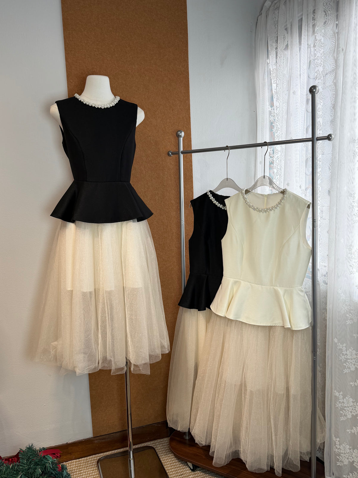 Pearl-Collar Peplum Bodice Tulle Contrast Dress | Giselle