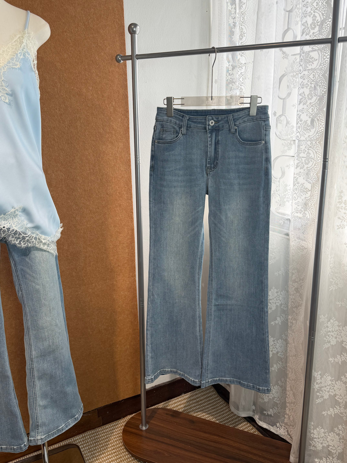 Light Wash Wide-Leg Jeans | Nerina