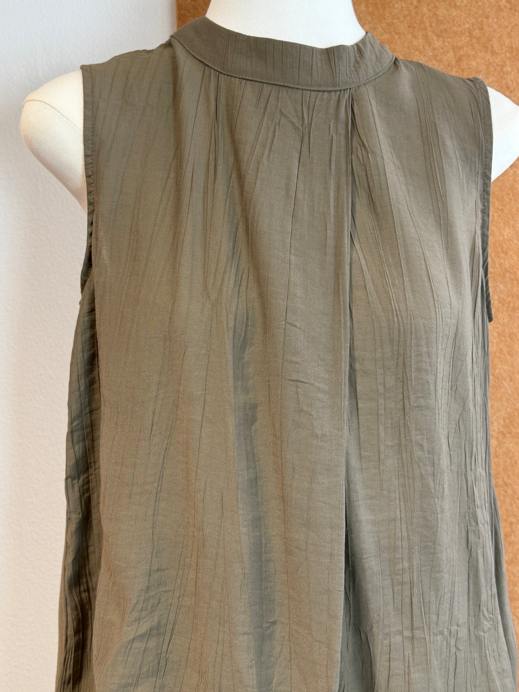 Crinkle-Pleat Stand-Collar Sleeveless Top | Cyrene