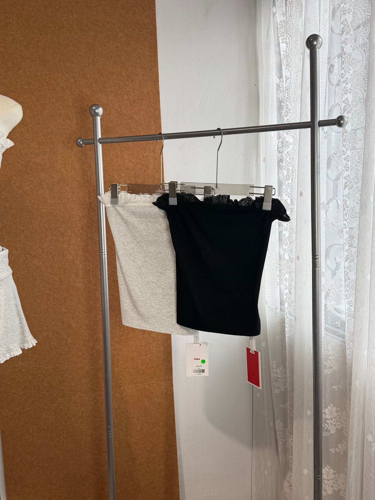 Broderie Anglaise Trim Ribbed Tube Top | Anika