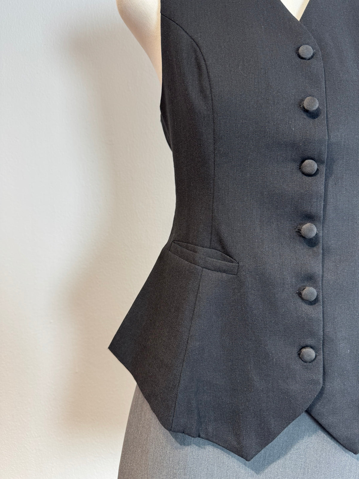 V-Neck Pointed-Hem Tailored Suit Vest | Kamea